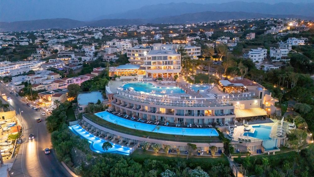 Leptos Panorama Hotel — Hotel building in Chania