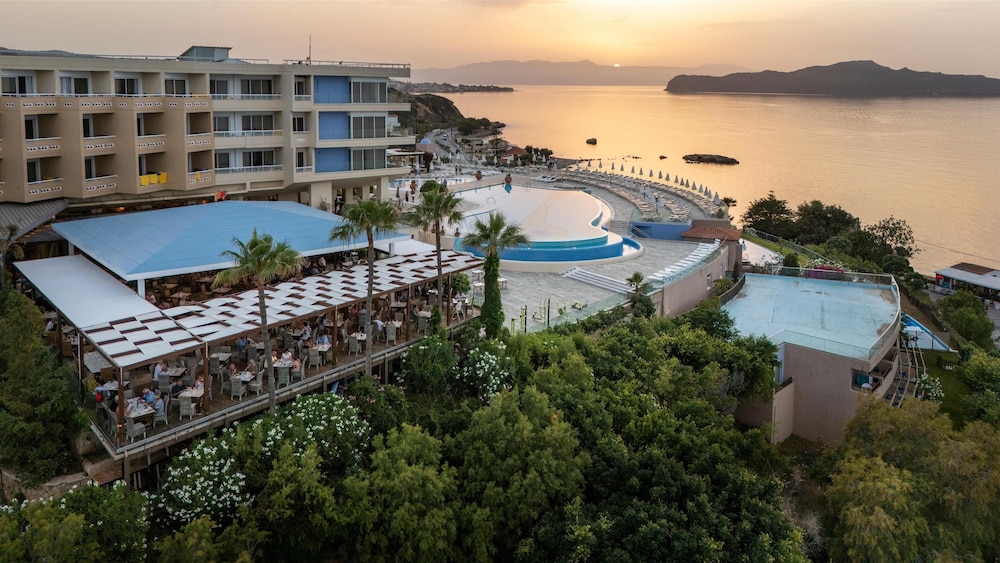 Leptos Panorama Hotel — Swimming pool in Chania