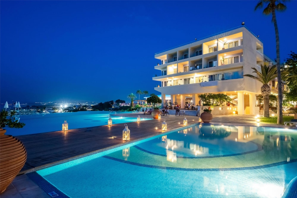 Leptos Panorama Hotel — Swimming pool in Chania