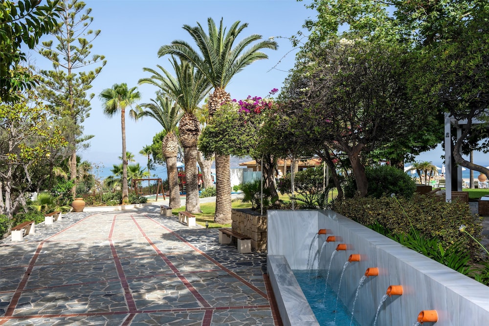 Leptos Panorama Hotel — Swimming pool in Chania