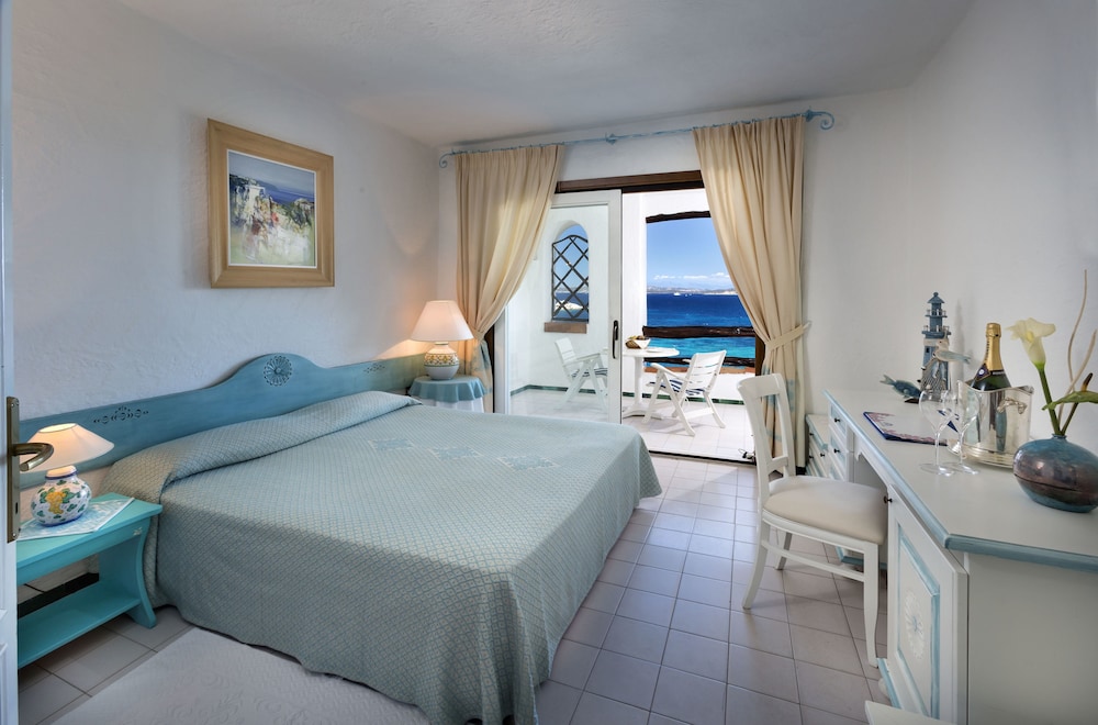 Hotel la Bisaccia — Hotel rooms in Arzachena, Sardinia