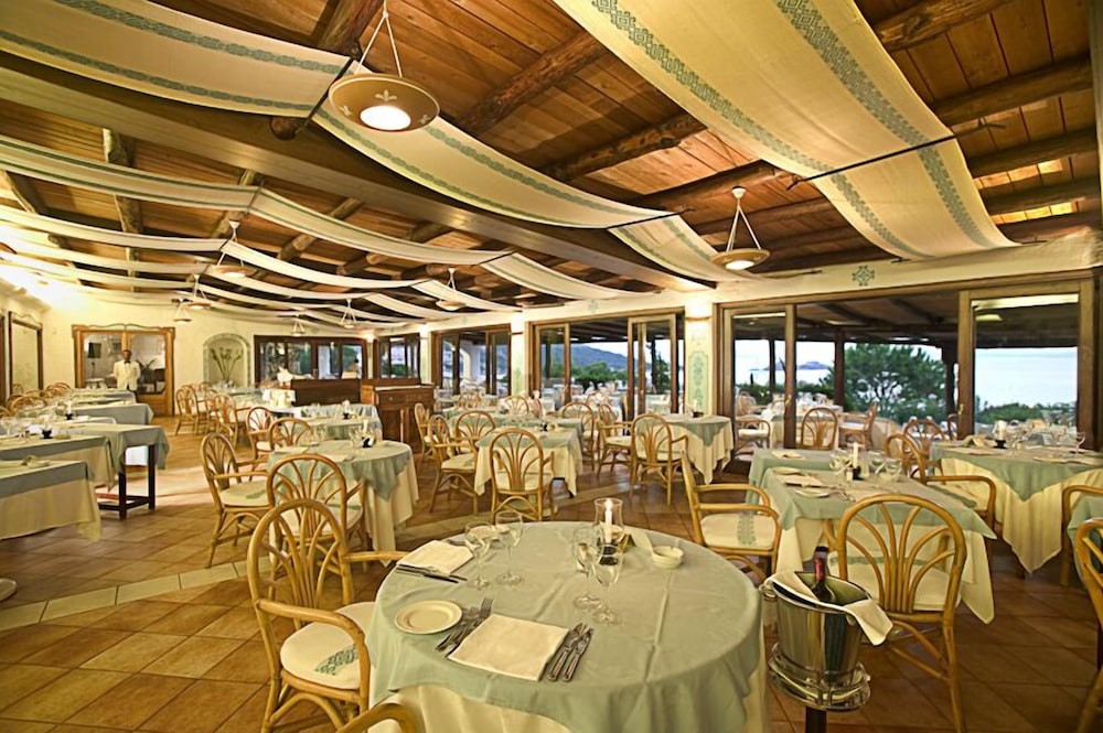 Hotel la Bisaccia — Restaurant & bars in Arzachena, Sardinia
