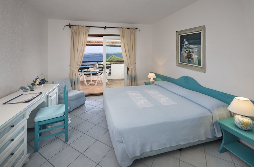 Hotel la Bisaccia — Hotel rooms in Arzachena, Sardinia