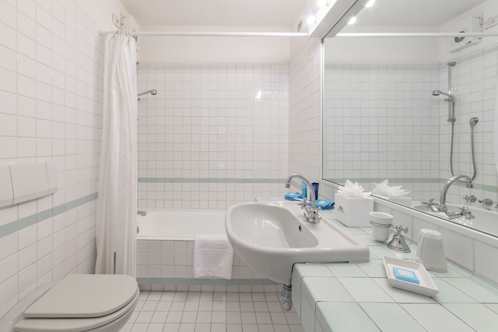Hotel la Bisaccia — Hotel rooms in Arzachena, Sardinia
