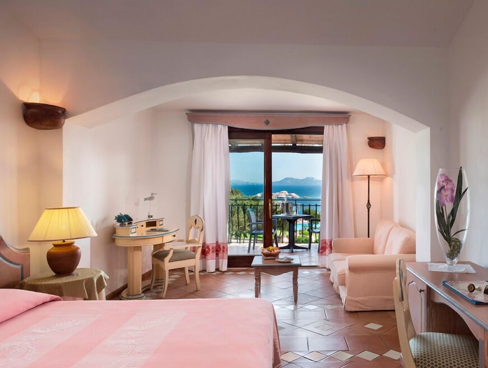 Hotel la Bisaccia — Hotel rooms in Arzachena, Sardinia
