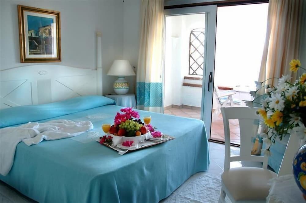 Hotel la Bisaccia — Hotel rooms in Arzachena, Sardinia