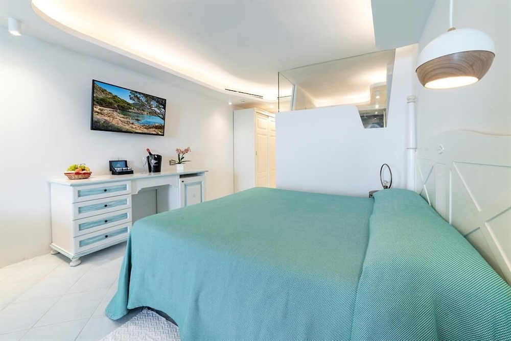 Hotel la Bisaccia — Hotel rooms in Arzachena, Sardinia