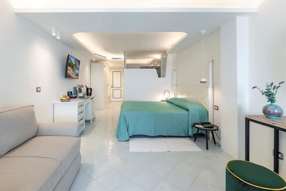 Hotel la Bisaccia — Hotel rooms in Arzachena, Sardinia