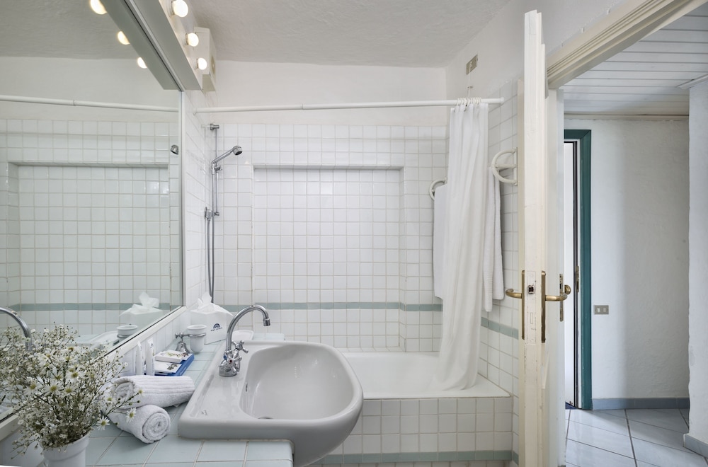 Hotel la Bisaccia — Hotel rooms in Arzachena, Sardinia