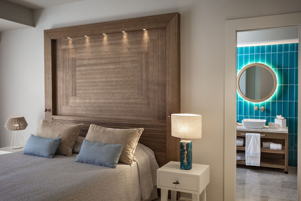 Hotel la Bisaccia — Hotel rooms in Arzachena, Sardinia