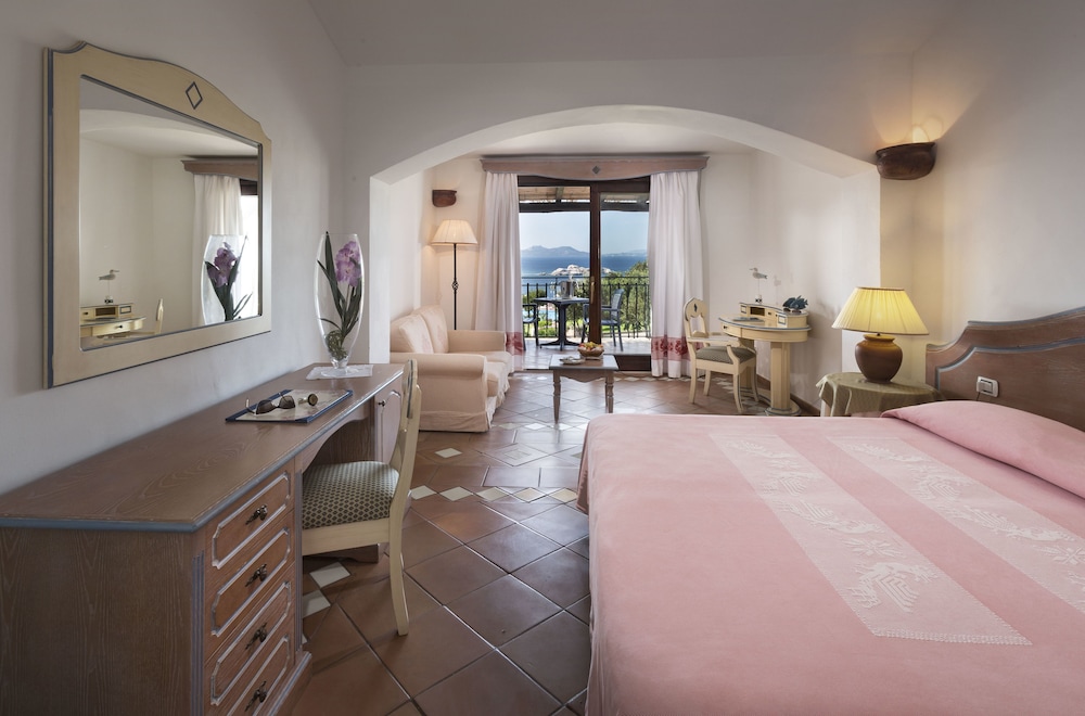 Hotel la Bisaccia — Hotel rooms in Arzachena, Sardinia