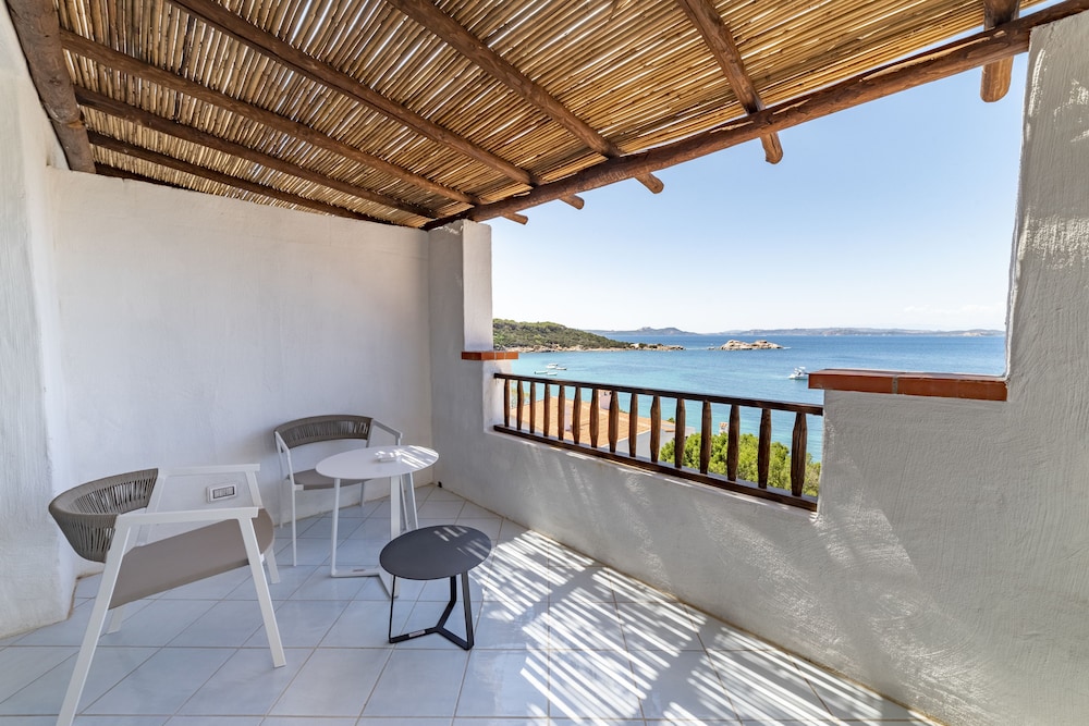 Hotel la Bisaccia — Hotel rooms in Arzachena, Sardinia