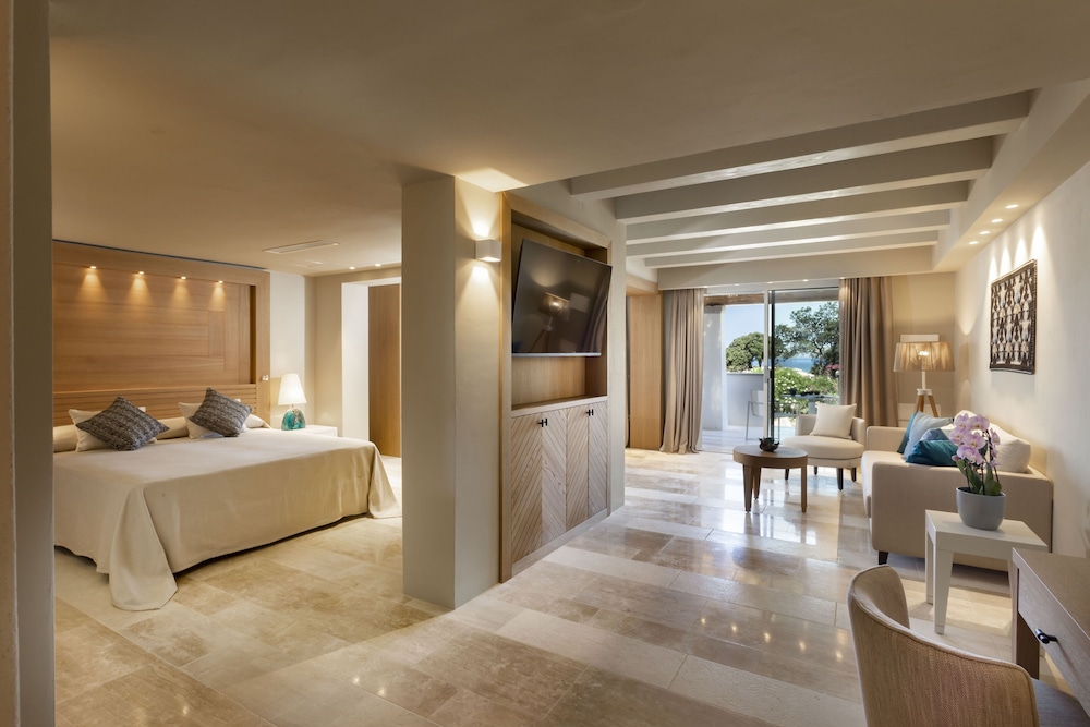 Hotel la Bisaccia — Hotel rooms in Arzachena, Sardinia