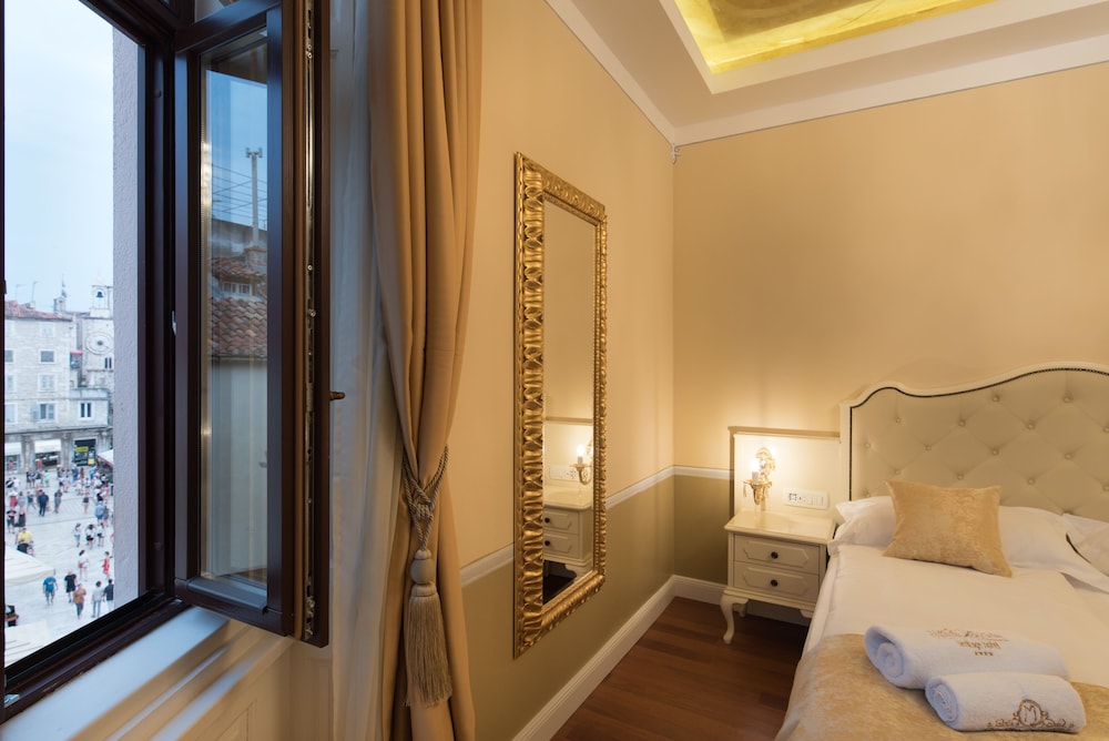 Central Square Heritage Hotel — Hotel rooms in Split, Split-Dalmatia