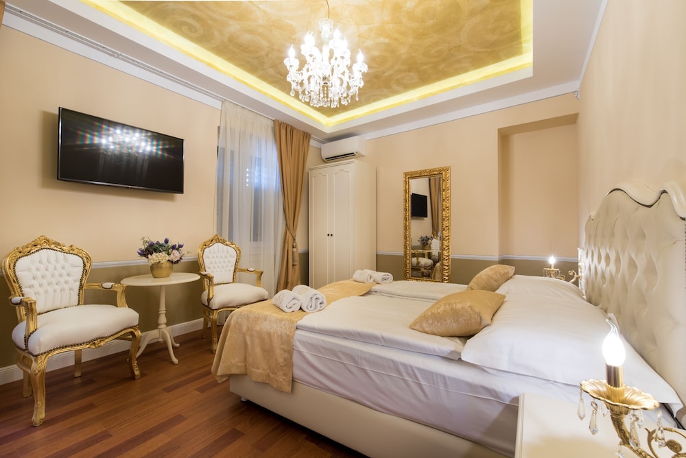 Central Square Heritage Hotel — Hotel rooms in Split, Split-Dalmatia