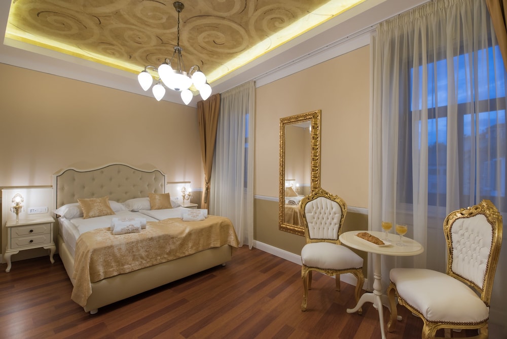 Central Square Heritage Hotel — Hotel rooms in Split, Split-Dalmatia