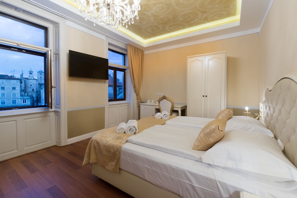 Central Square Heritage Hotel — Hotel rooms in Split, Split-Dalmatia