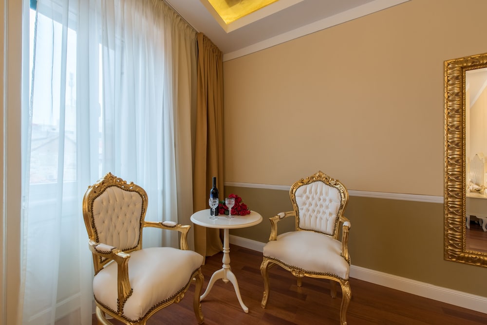 Central Square Heritage Hotel — Hotel rooms in Split, Split-Dalmatia