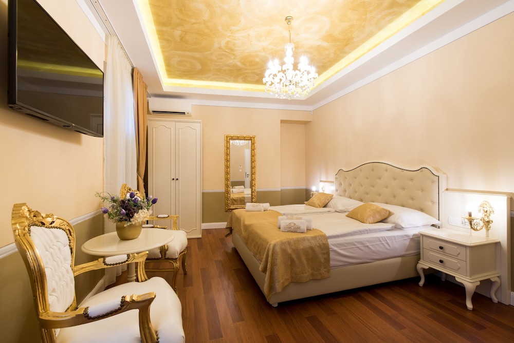 Central Square Heritage Hotel — Hotel rooms in Split, Split-Dalmatia