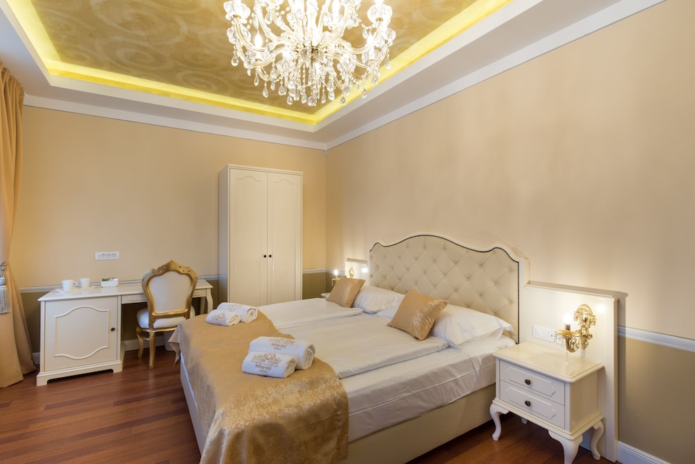 Central Square Heritage Hotel — Hotel rooms in Split, Split-Dalmatia