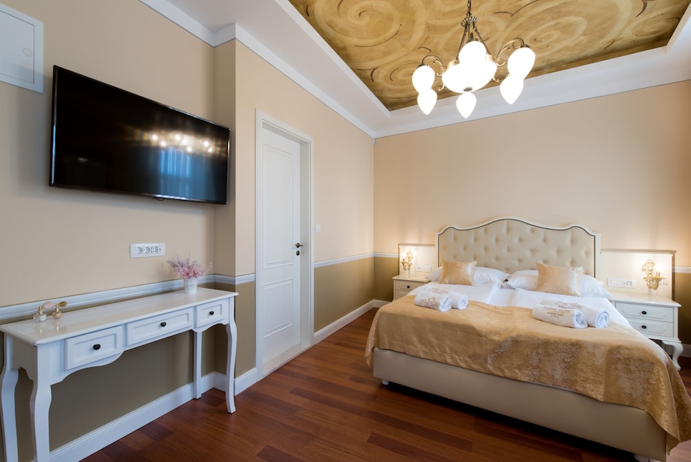 Central Square Heritage Hotel — Hotel rooms in Split, Split-Dalmatia