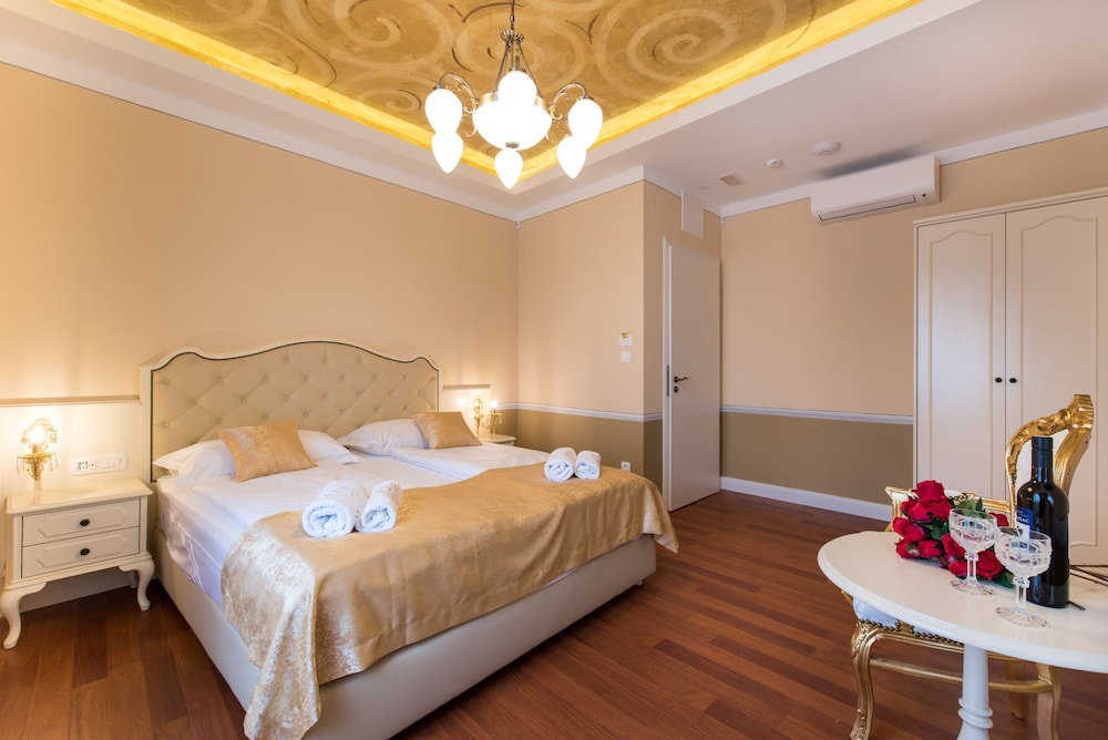 Central Square Heritage Hotel — Hotel rooms in Split, Split-Dalmatia