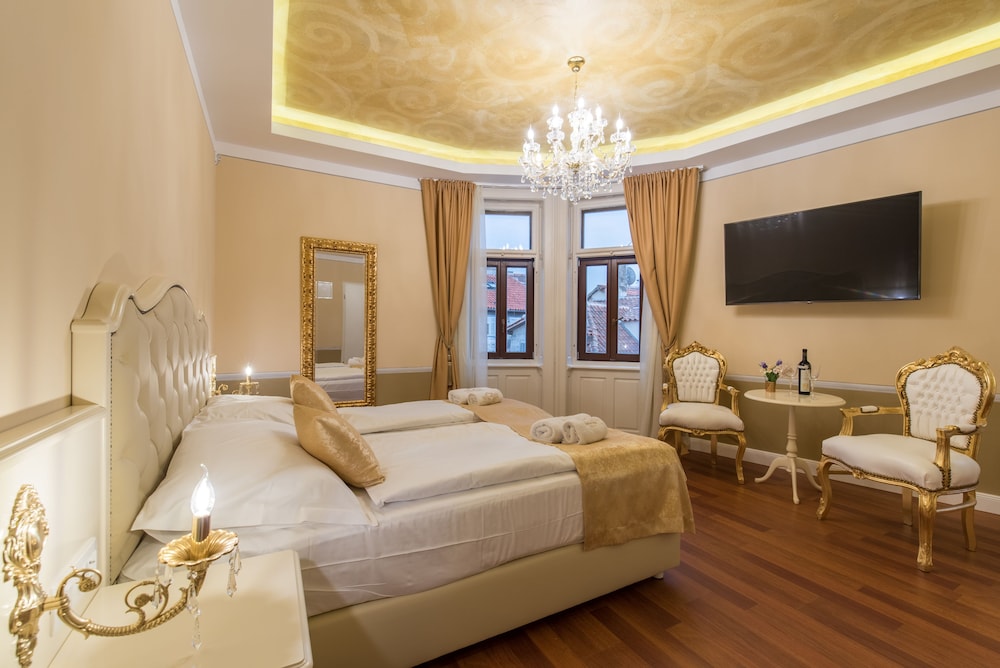 Central Square Heritage Hotel — Hotel rooms in Split, Split-Dalmatia