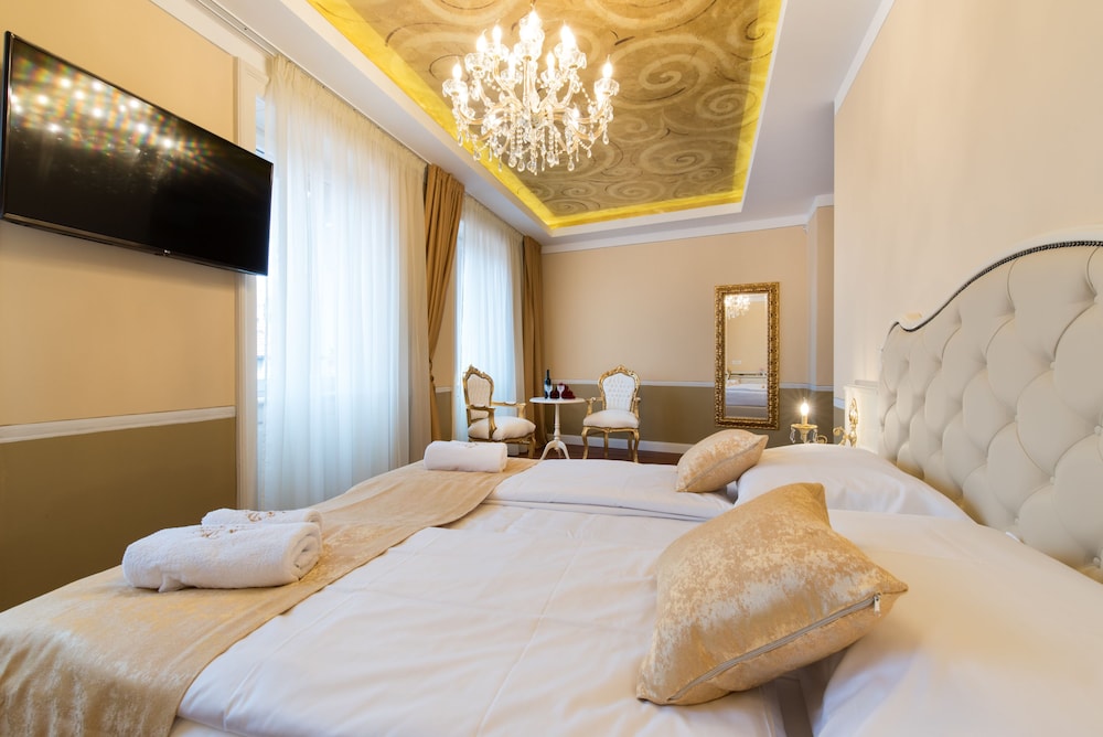 Central Square Heritage Hotel — Hotel rooms in Split, Split-Dalmatia