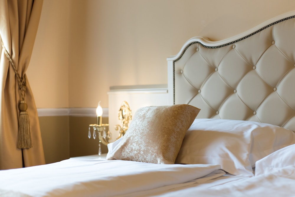Central Square Heritage Hotel — Hotel rooms in Split, Split-Dalmatia