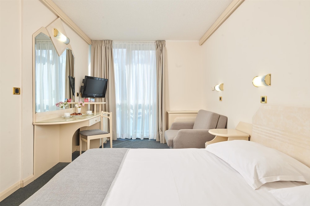 Hotel Gran Vista Plava Laguna — Hotel rooms in Poreč, Istria