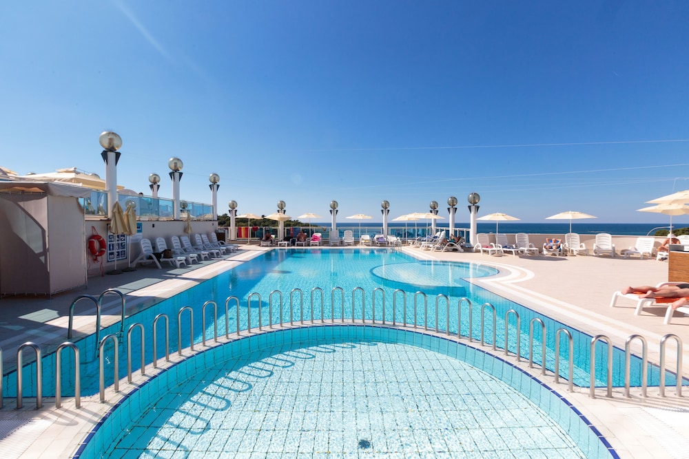 Hotel Gran Vista Plava Laguna — Swimming pool in Poreč, Istria
