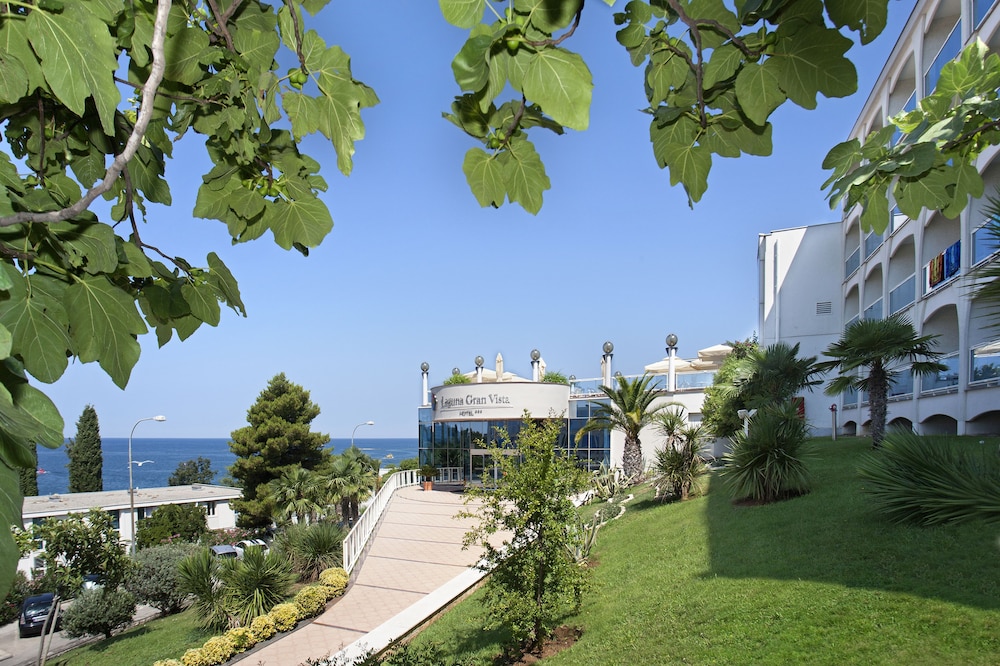 Hotel Gran Vista Plava Laguna — Hotel building in Poreč, Istria