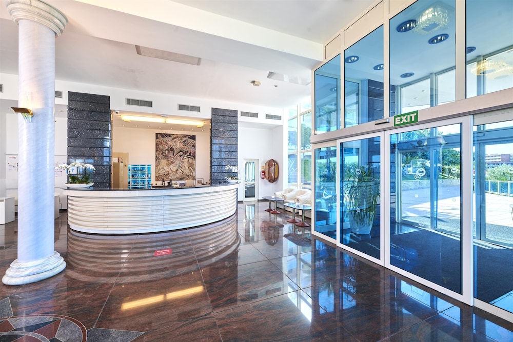 Hotel Gran Vista Plava Laguna — Hotel building in Poreč, Istria