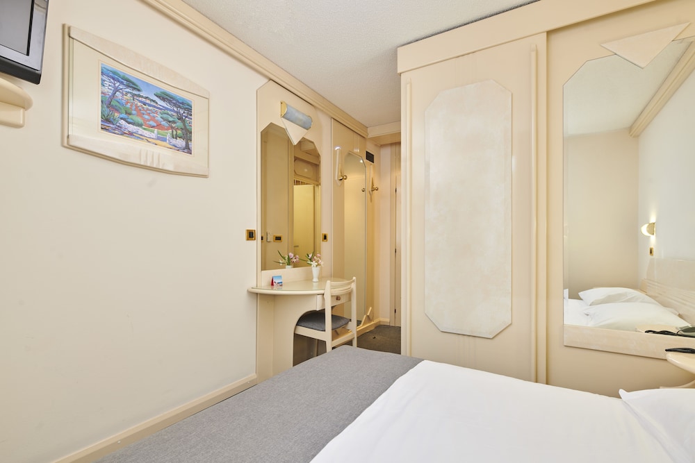 Hotel Gran Vista Plava Laguna — Hotel rooms in Poreč, Istria