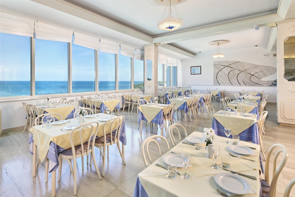 Hotel Gran Vista Plava Laguna — Restaurant & bars in Poreč, Istria