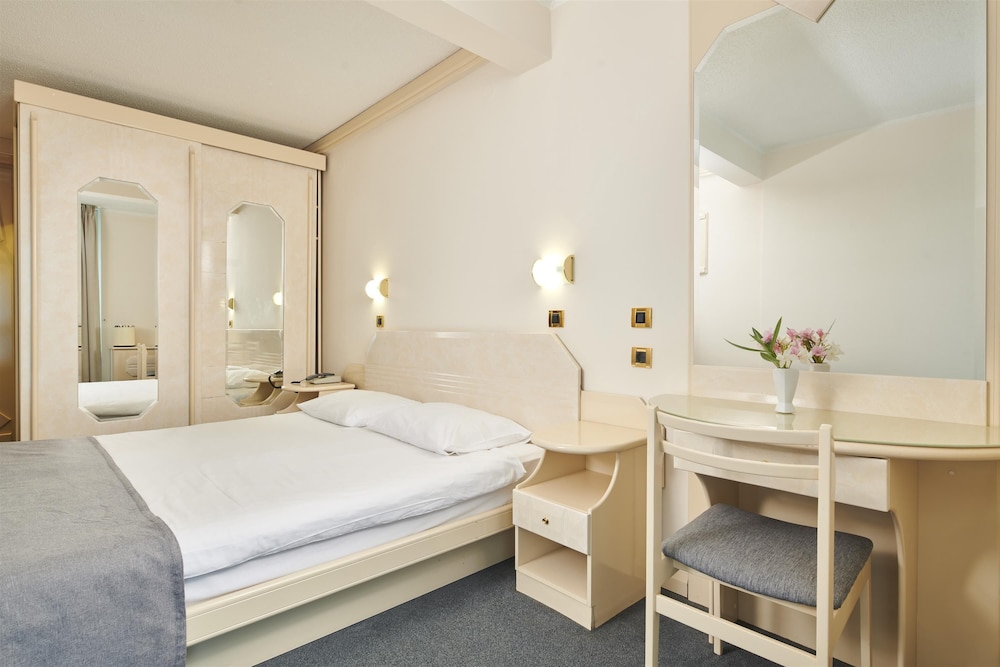 Hotel Gran Vista Plava Laguna — Hotel rooms in Poreč, Istria