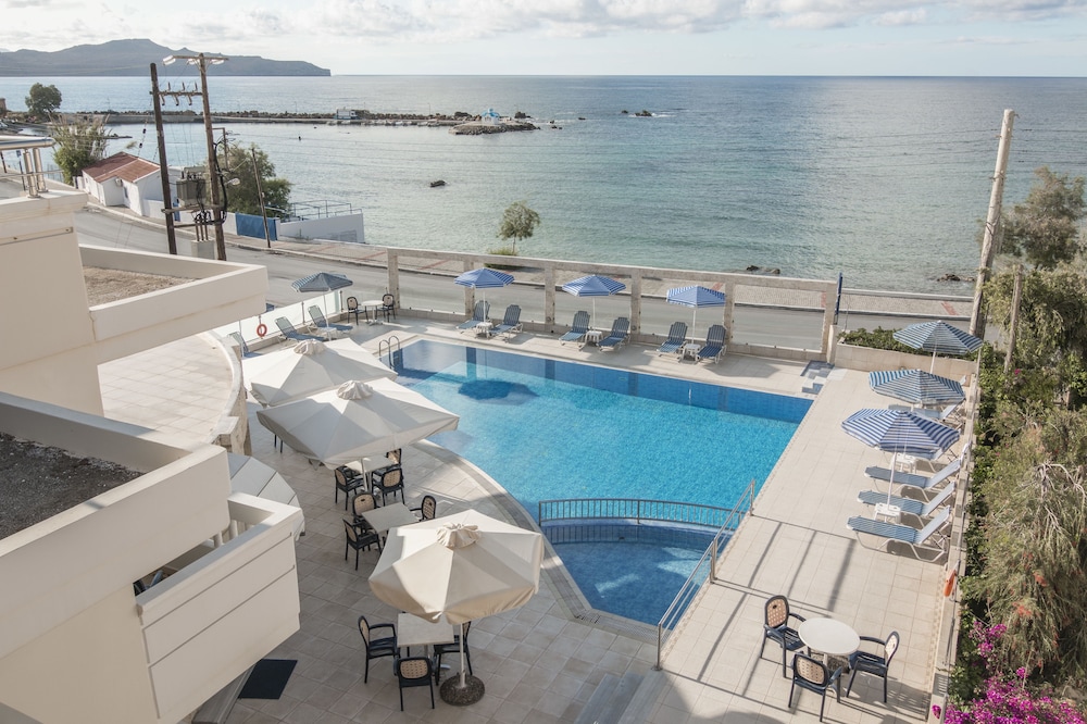 Porto Alegre — Swimming pool in Chania