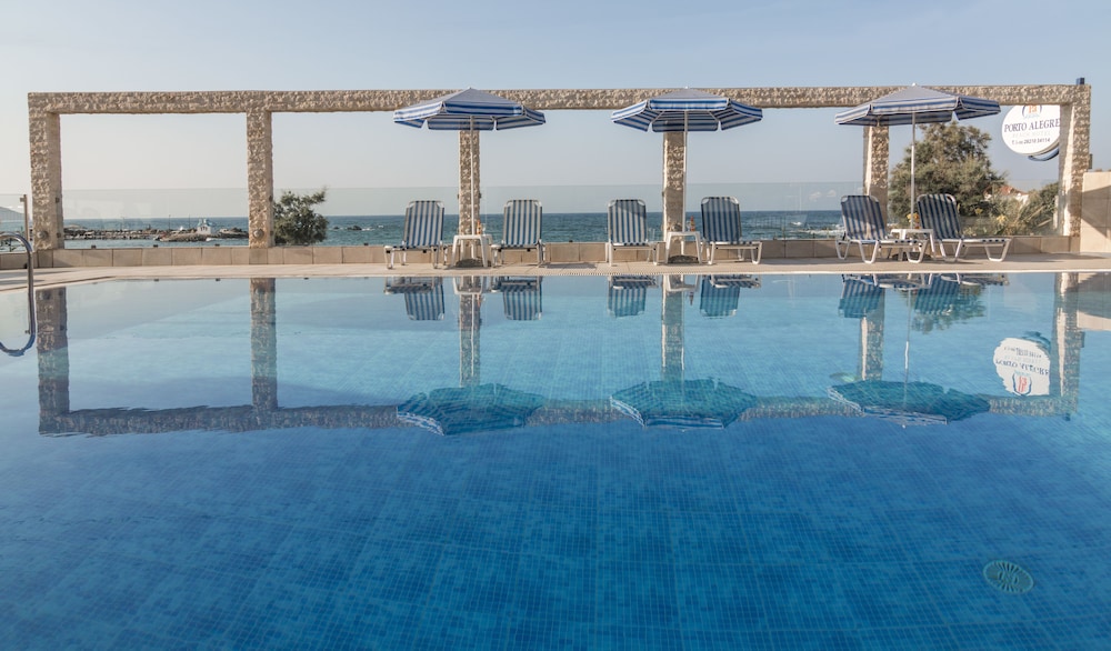 Porto Alegre — Swimming pool in Chania