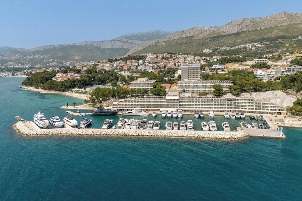 Le Meridien Lav, Split — Hotel building in Podstrana, Split-Dalmatia