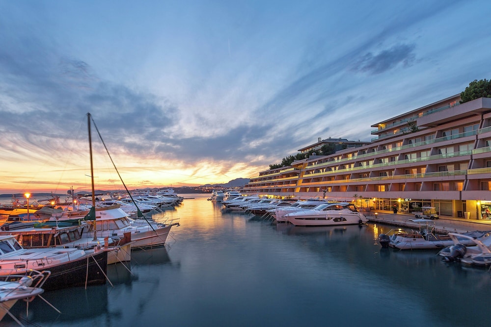 Le Meridien Lav, Split — Hotel building in Podstrana, Split-Dalmatia