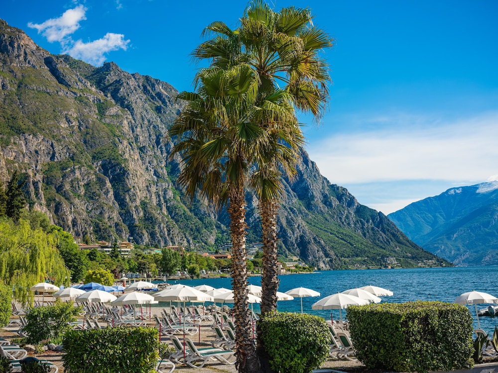 Hotel Leonardo da Vinci — Beach in Limone sul Garda, Lombardy