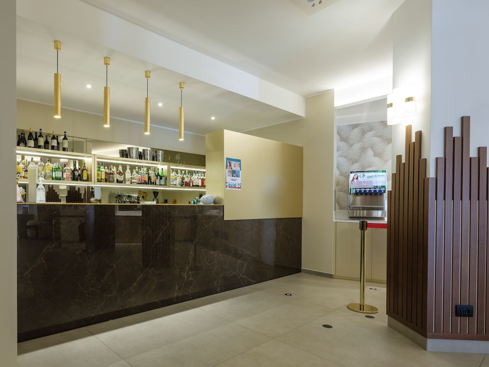Hotel Leonardo da Vinci — Restaurant & bars in Limone sul Garda, Lombardy