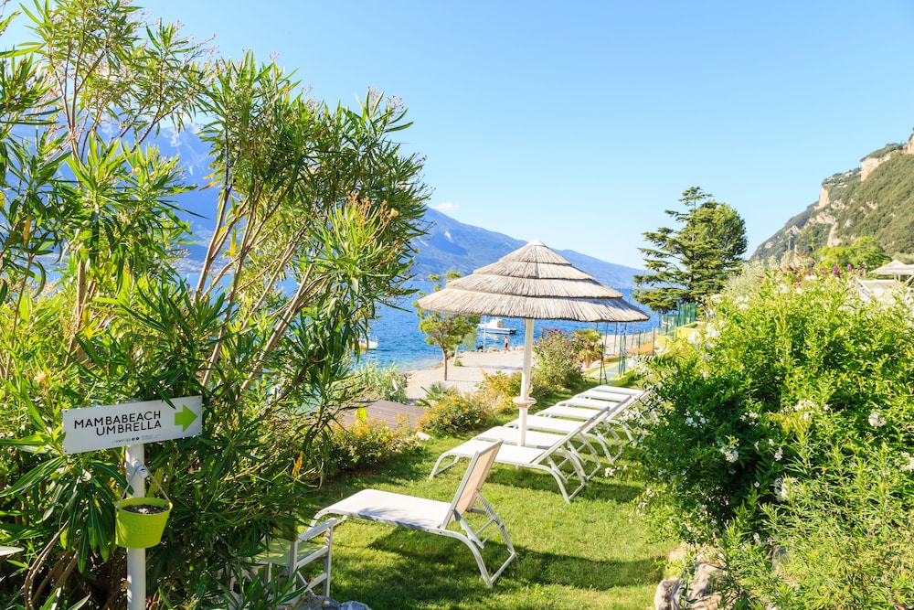 Hotel Leonardo da Vinci — Beach in Limone sul Garda, Lombardy