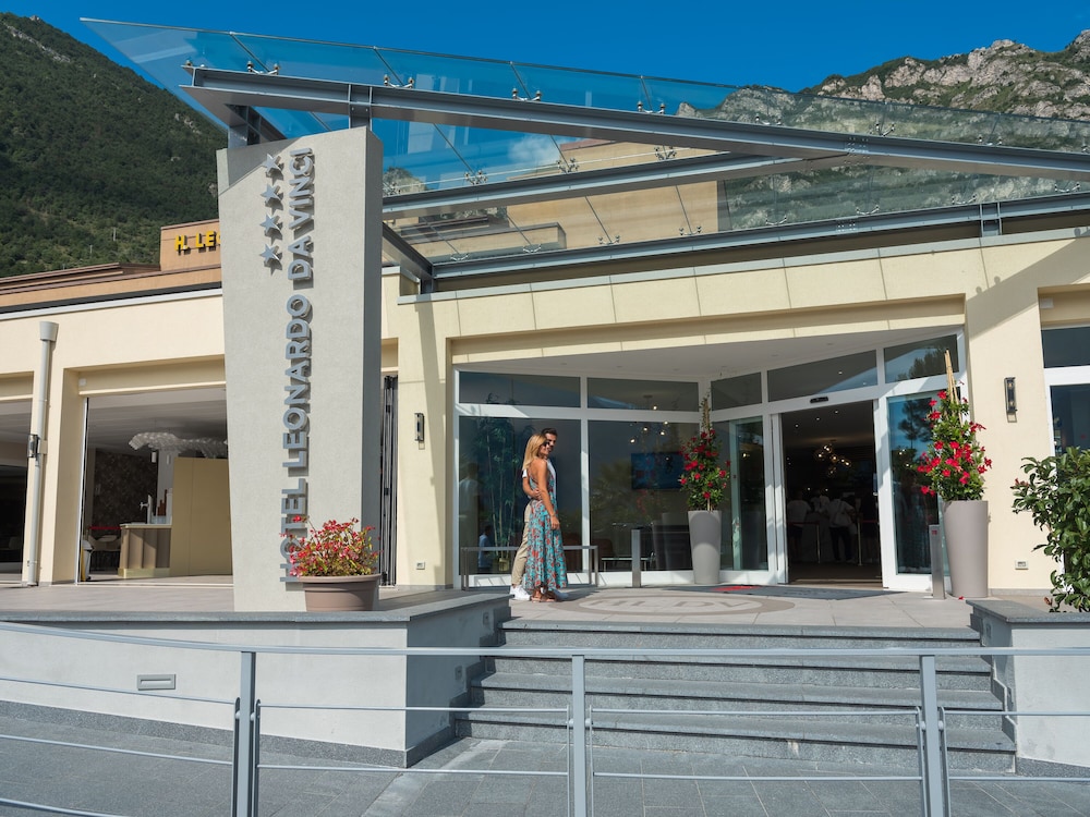Hotel Leonardo da Vinci — Hotel building in Limone sul Garda, Lombardy