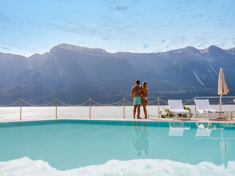 Hotel Leonardo da Vinci — Swimming pool in Limone sul Garda, Lombardy