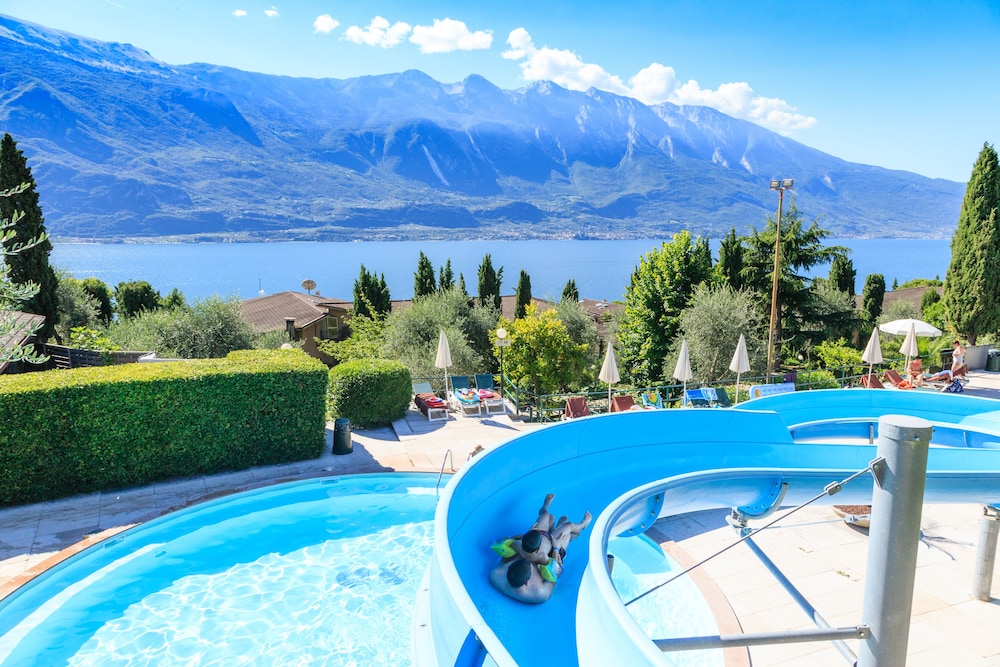 Hotel Leonardo da Vinci — Swimming pool in Limone sul Garda, Lombardy