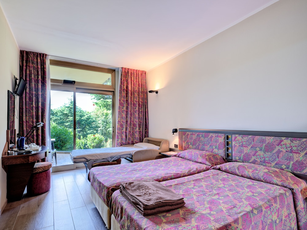Hotel Leonardo da Vinci — Hotel rooms in Limone sul Garda, Lombardy