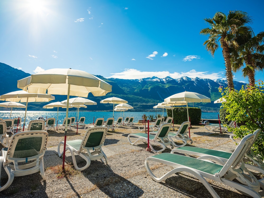 Hotel Leonardo da Vinci — Beach in Limone sul Garda, Lombardy
