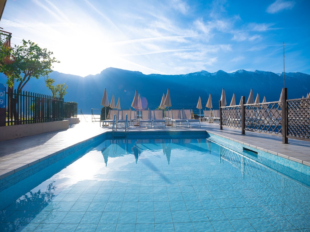 Hotel Leonardo da Vinci — Swimming pool in Limone sul Garda, Lombardy