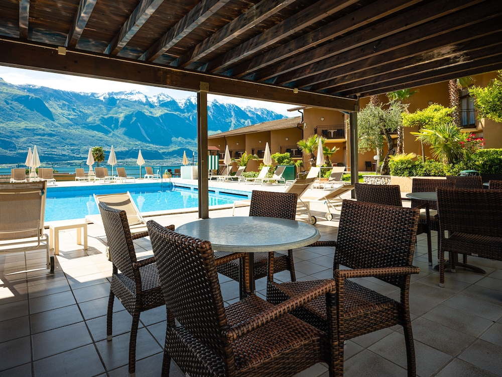 Hotel Leonardo da Vinci — Swimming pool in Limone sul Garda, Lombardy